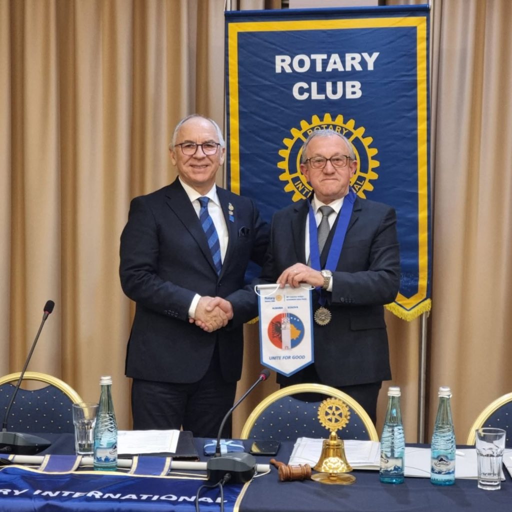 Shkëmbim flamujsh me klube të Rumanisë dhe vendimi për Rotaract e Interact