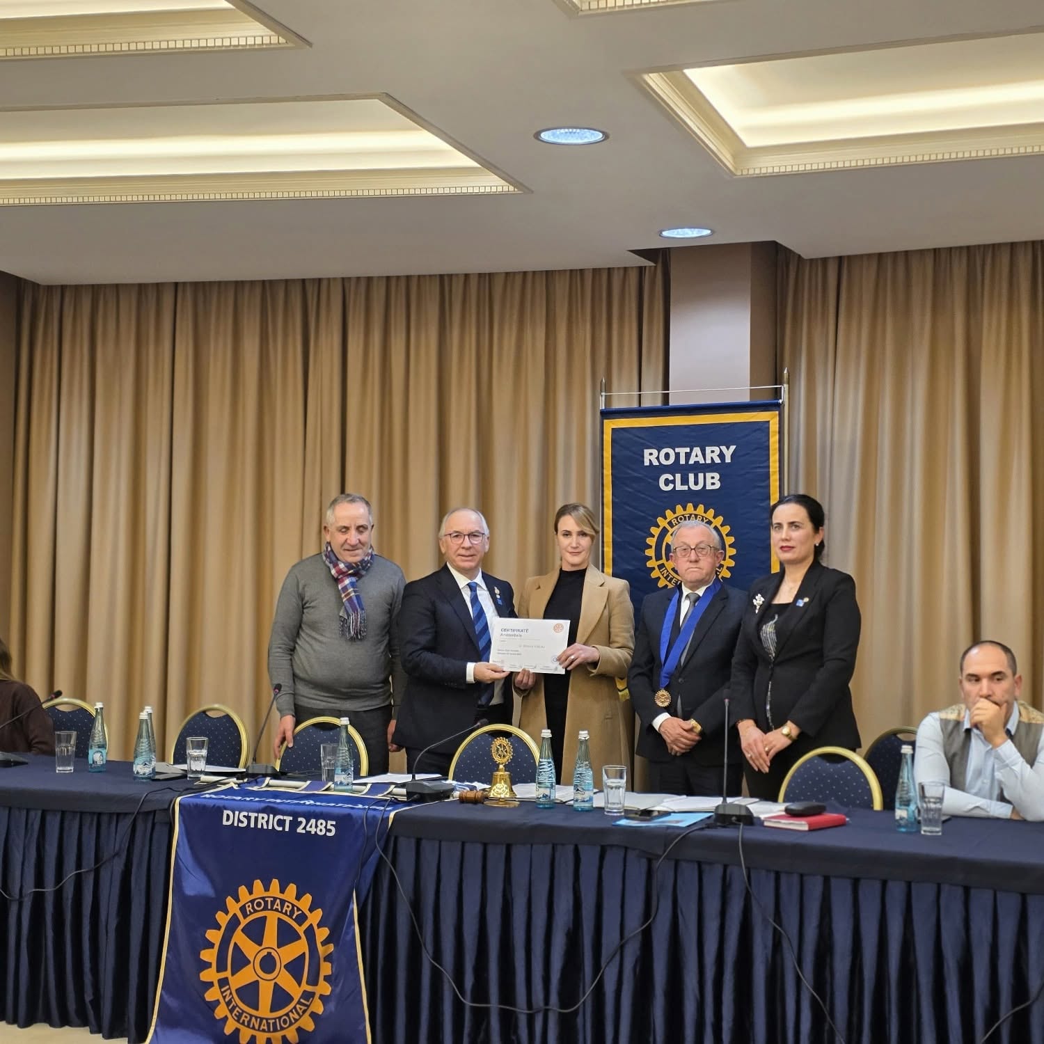 Mbledhja e Rotary Club Shkodër me klube të Rumanisë — shkëmbim flamujsh, dhjetor 2025