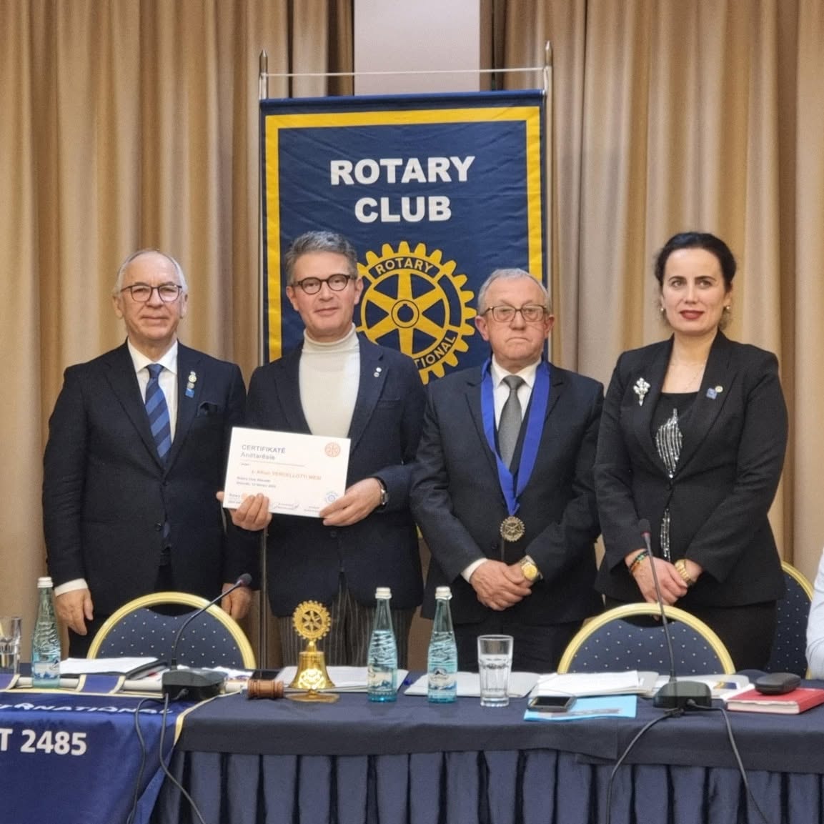 Mbledhja e Rotary Club Shkodër me klube të Rumanisë — shkëmbim flamujsh, dhjetor 2025