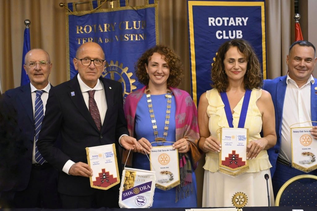 Një binjakëzim që bashkon dy komunitete — Rotary Club Terra dei Vestini