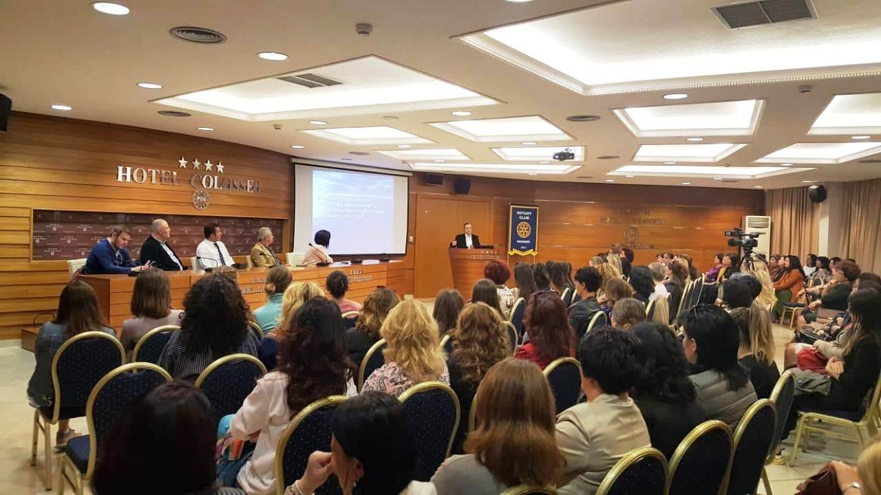Sesion informimi kundër kancerit të gjirit — mësuese DAR